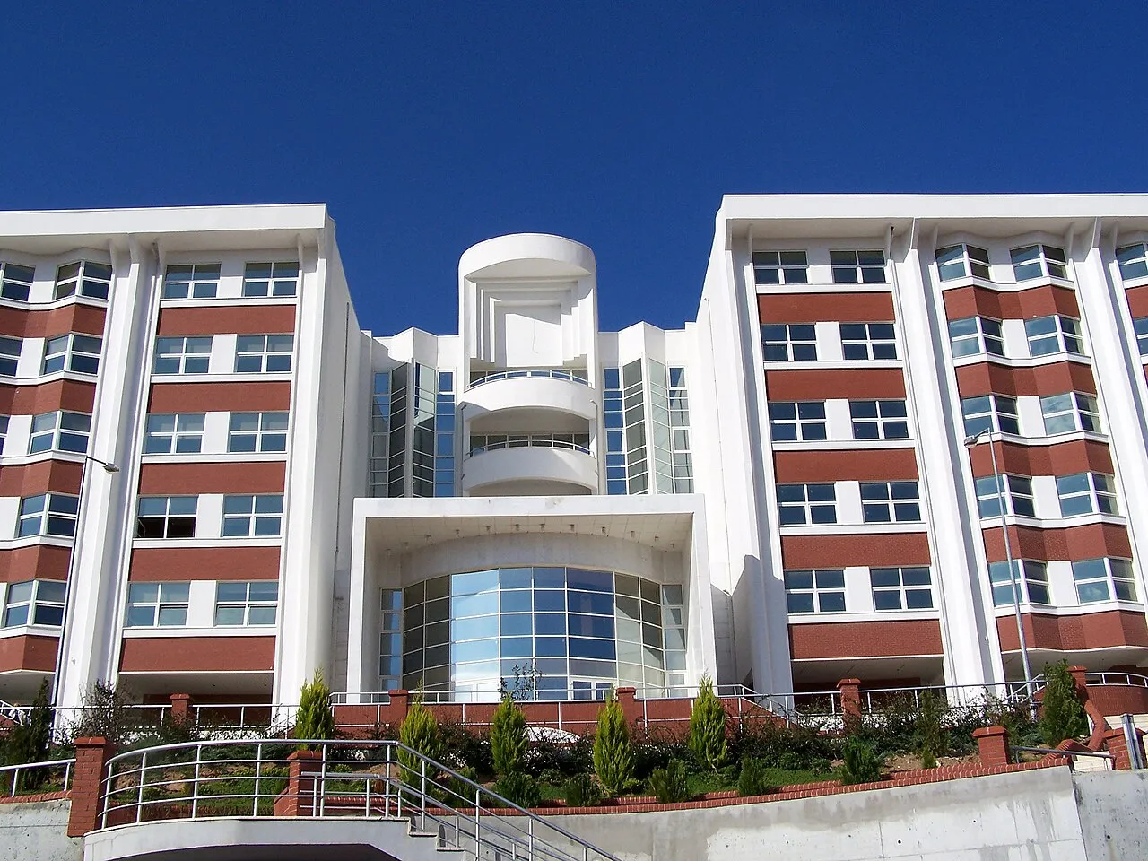الحرم الجامعي — جامعة إيشيك