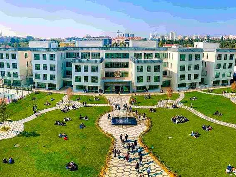 الحرم الجامعي لجامعة البيروني في إسطنبول